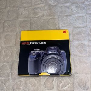 KODAK Pixpro AZ528 16.4 Megapixel Bridge Camera